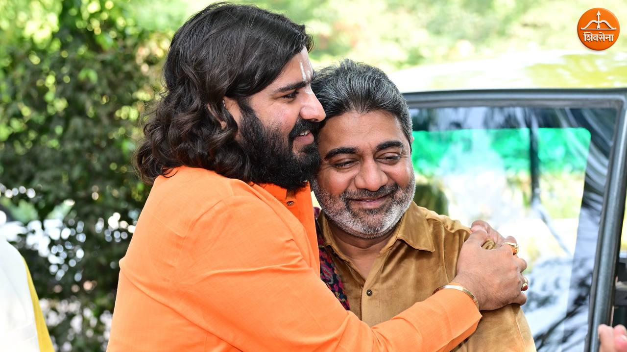 Spiritual grace as Swami Mahendra Das Ji arrives at Dr Abhishek Verma’s home