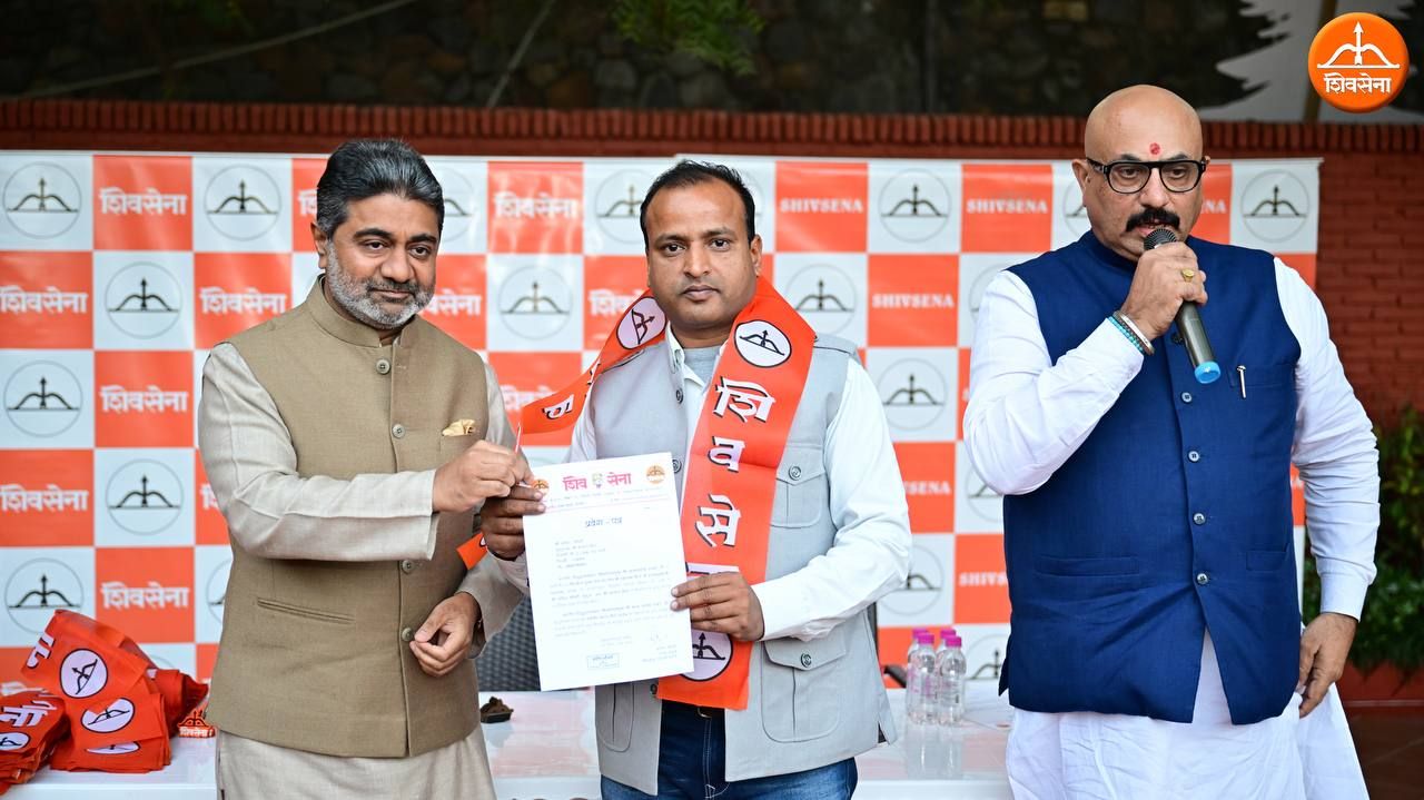 21 DTC Karmchari Ekta Union members joined ShivSena in presence of Dr Abhishek Verma ~ Dec 19 2025