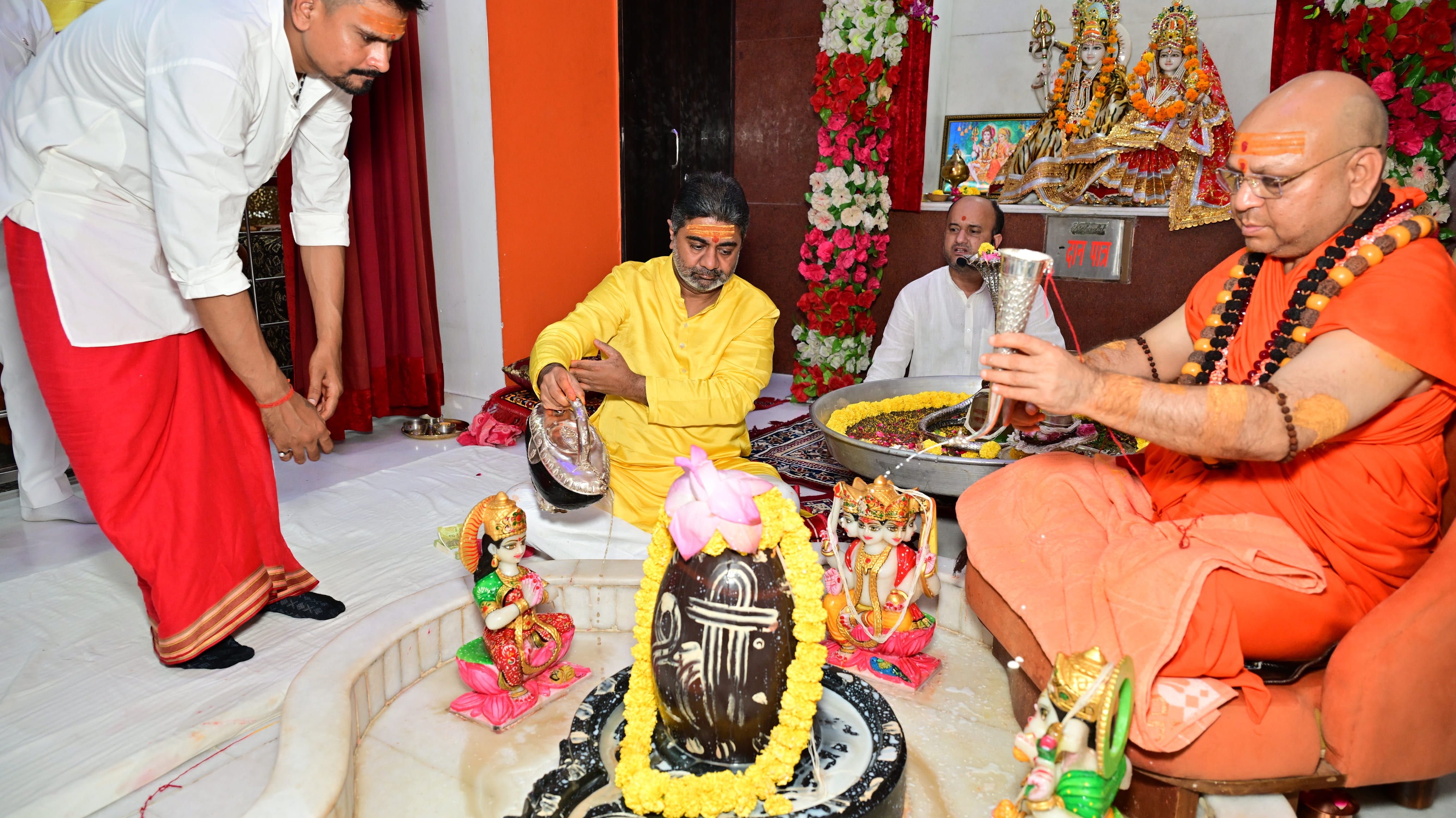Dr. Abhishek Verma Performs Rudrabhishek with Swami Balakanand Maharaj Ji