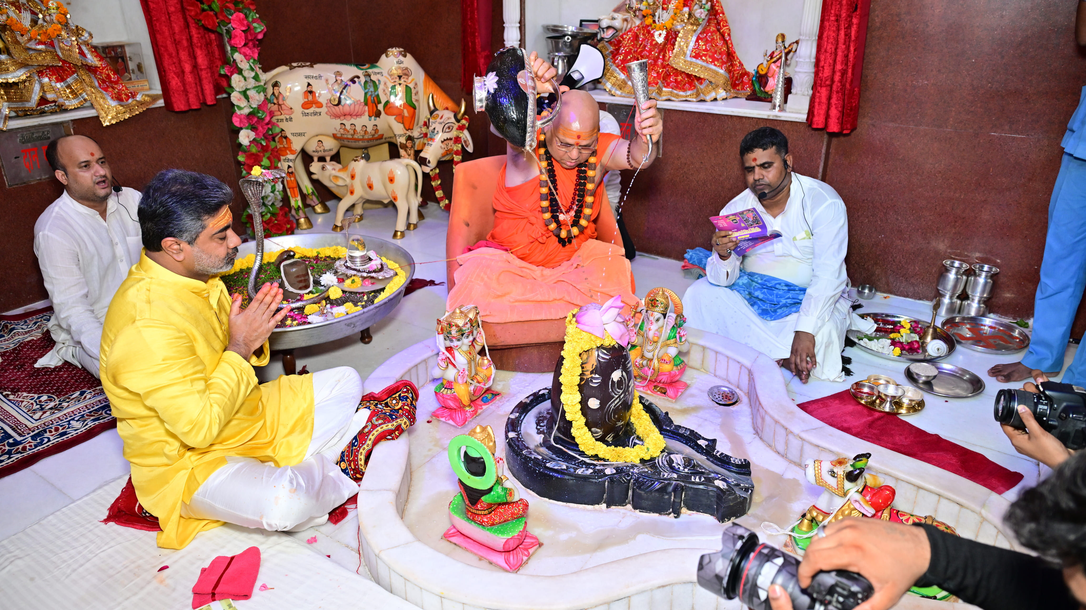 Dr. Abhishek Verma Performs Rudrabhishek with Swami Balakanand Maharaj Ji