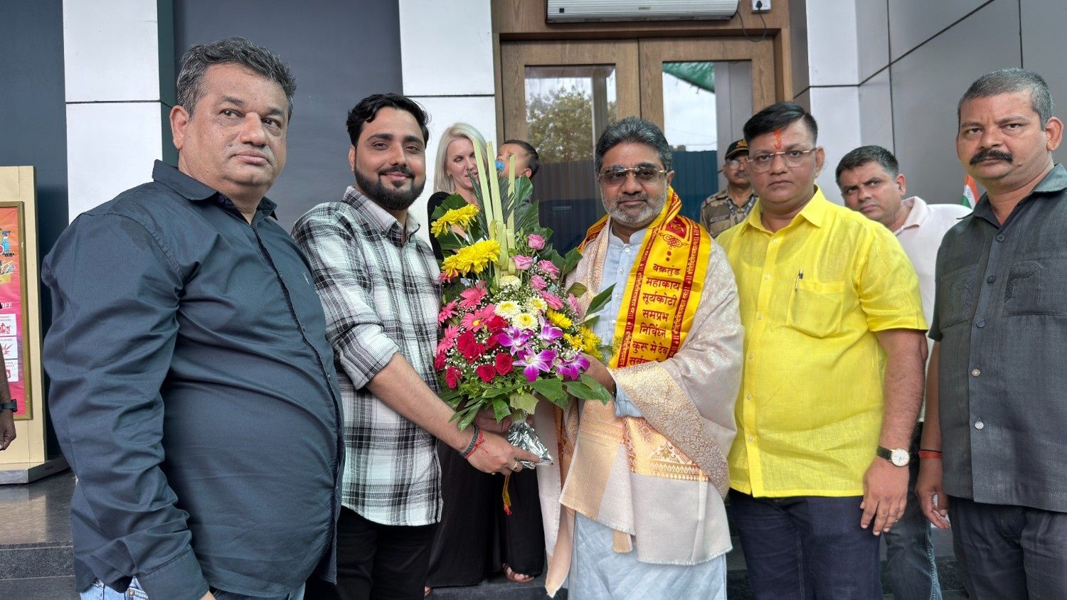 राजनैतिक एवं सामाजिक यात्रा के दौरान डॉ. अभिषेक वर्मा का मुंबई में हुआ भव्य स्वागत