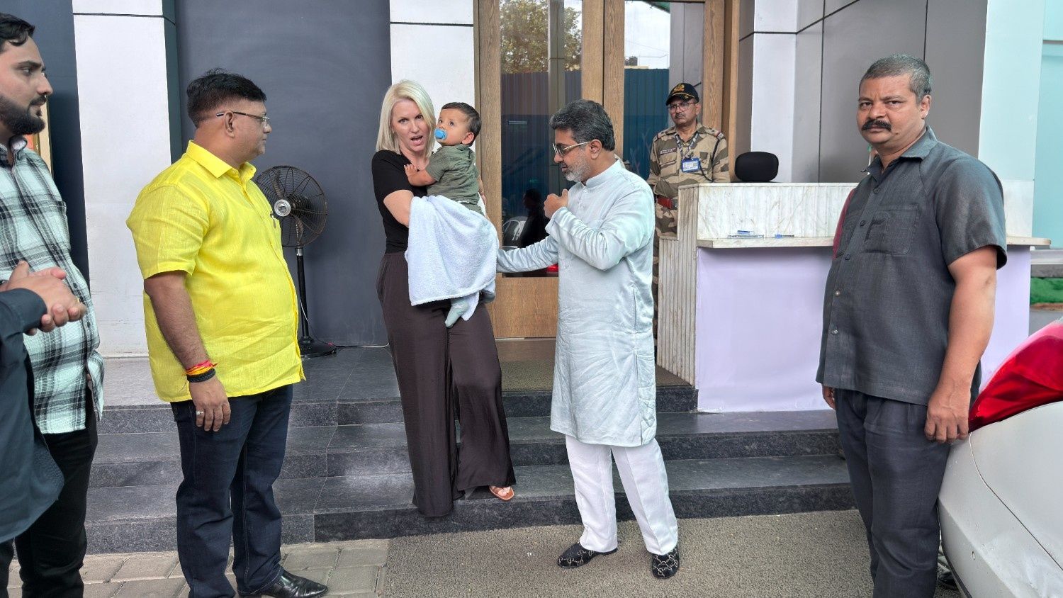 राजनैतिक एवं सामाजिक यात्रा के दौरान डॉ. अभिषेक वर्मा का मुंबई में हुआ भव्य स्वागत