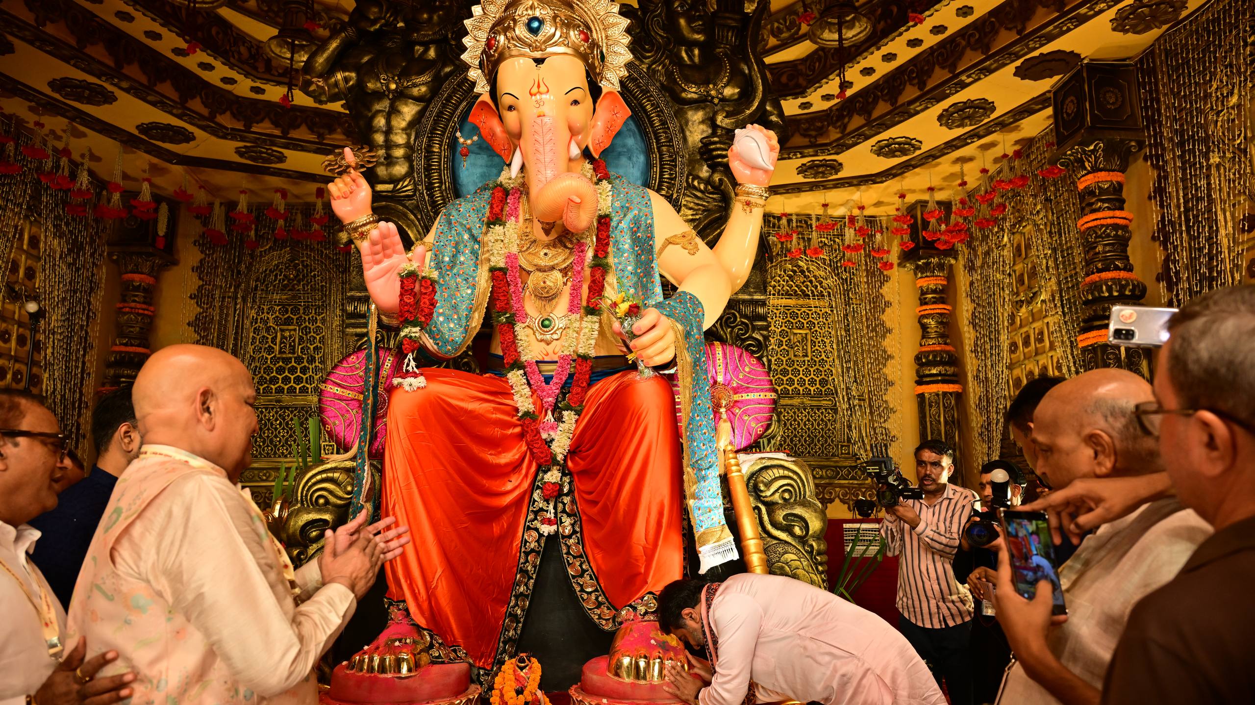 ShivSena’s Dr.Abhishek Verma Offers Prayers at Ganapati Puja by Lal Bagh Ka Raja Trust, Delhi ~ 2 Sept 2025