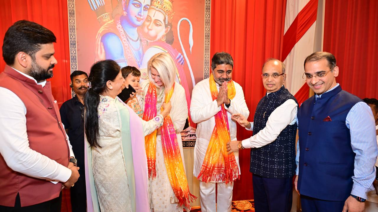 Dr. Abhishek Verma attends Ramlila organised by Luv Kush Committee with his family | 29 Sep 2025