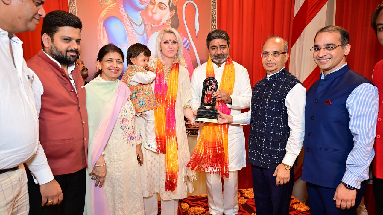 Dr. Abhishek Verma attends Ramlila organised by Luv Kush Committee with his family | 29 Sep 2025