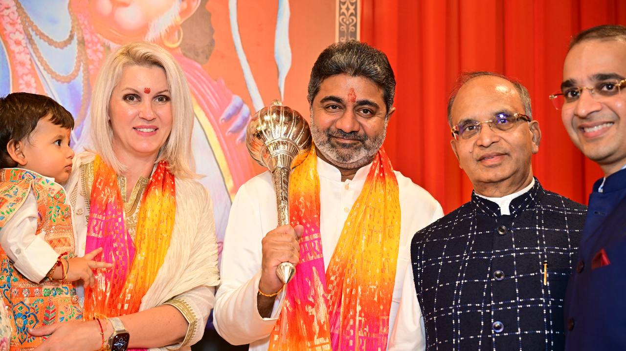 Dr. Abhishek Verma attends Ramlila organised by Luv Kush Committee with his family | 29 Sep 2025