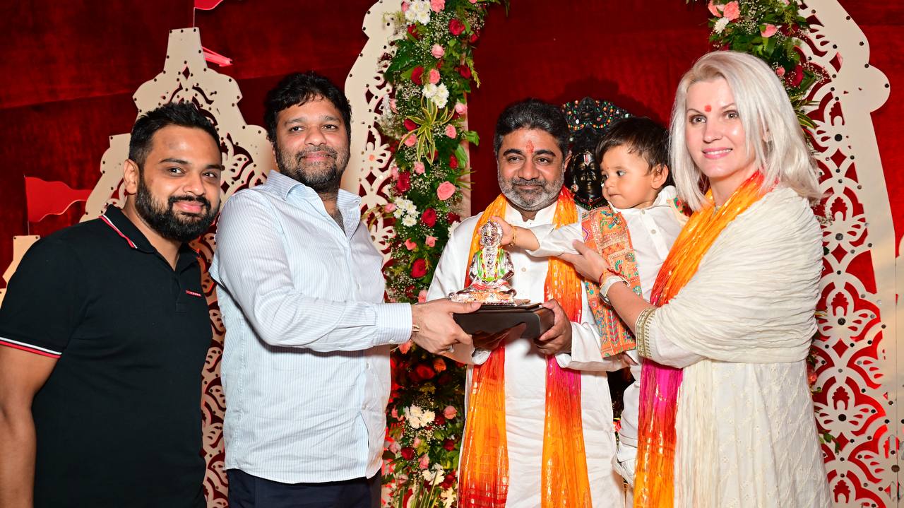 Dr. Abhishek Verma attends Ramlila organised by Luv Kush Committee with his family | 29 Sep 2025