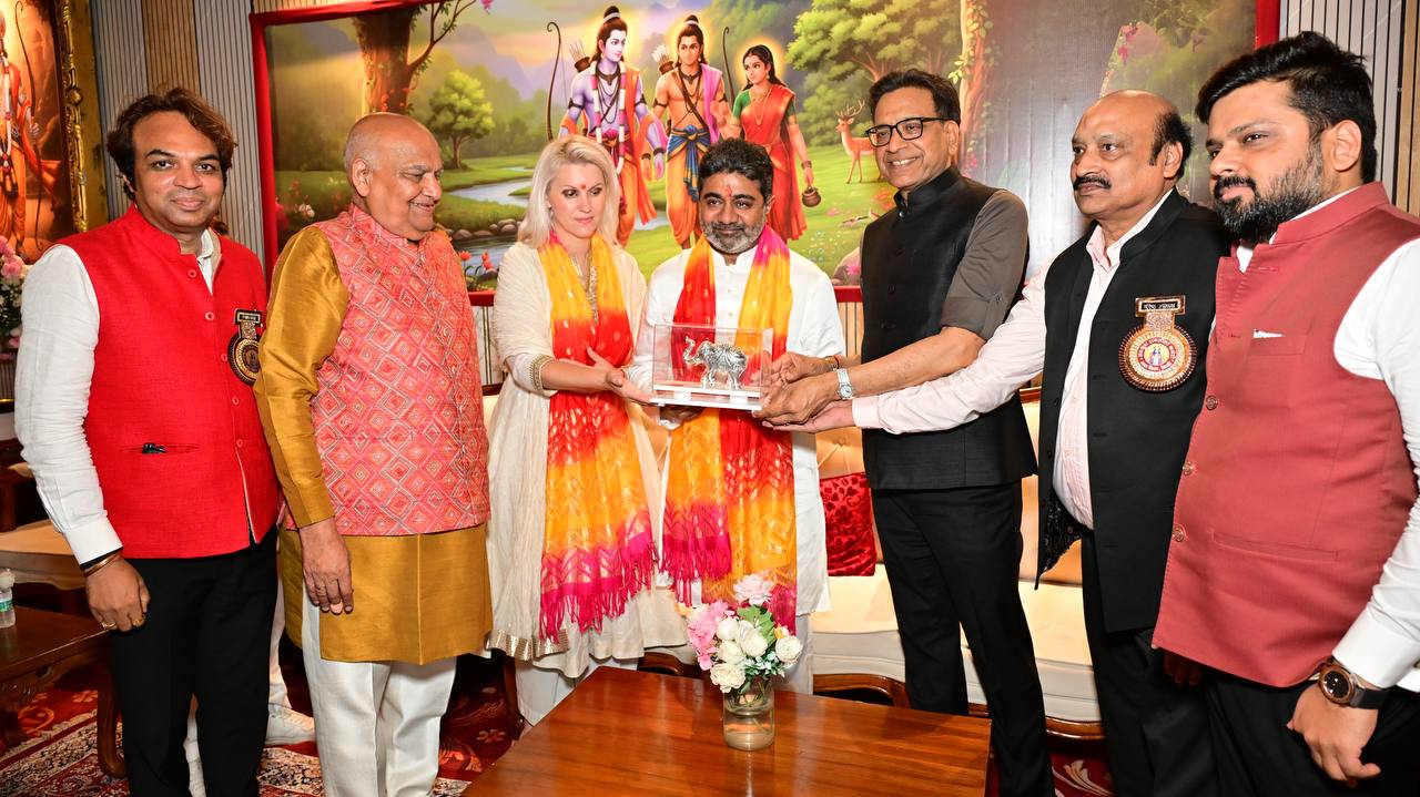 Dr. Abhishek Verma attends Ramlila organised by Luv Kush Committee with his family | 29 Sep 2025