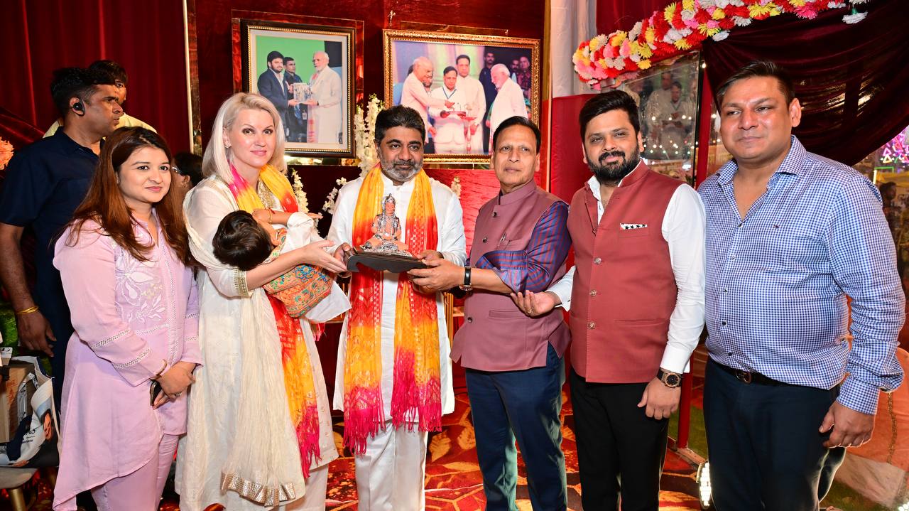 Dr. Abhishek Verma attends Ramlila organised by Luv Kush Committee with his family | 29 Sep 2025