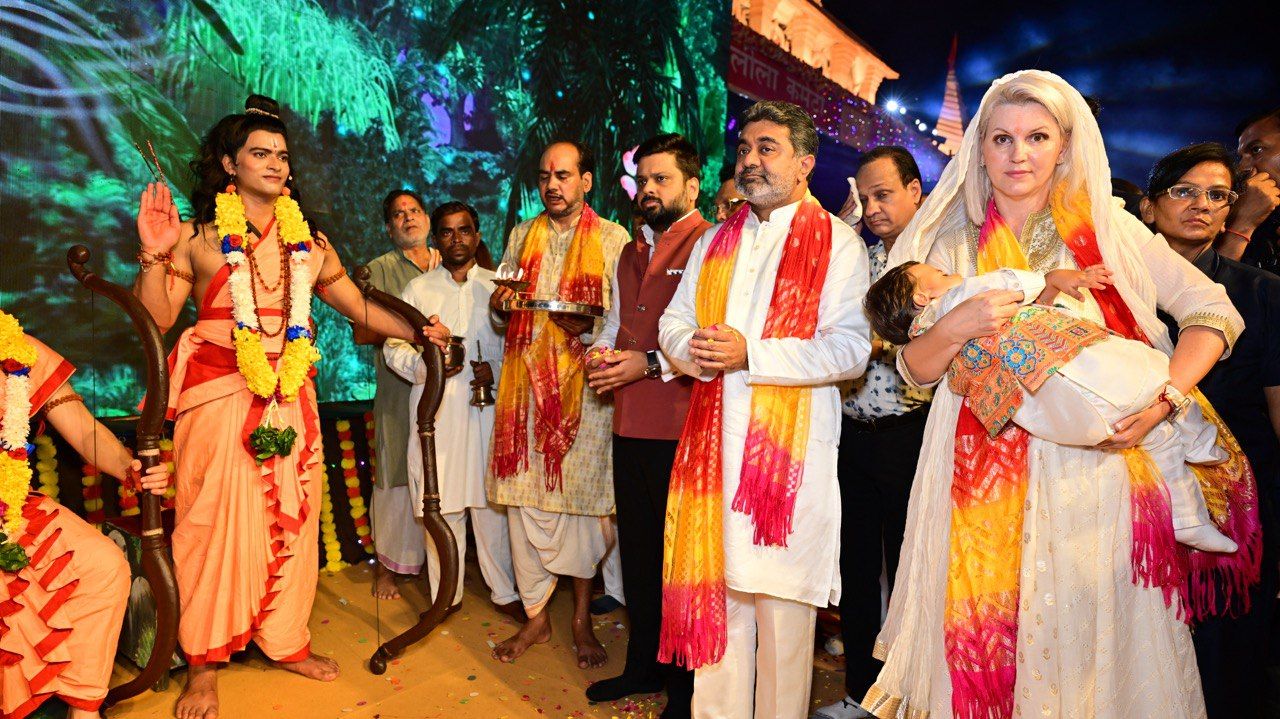 Dr. Abhishek Verma attends Ramlila organised by Luv Kush Committee with his family | 29 Sep 2025