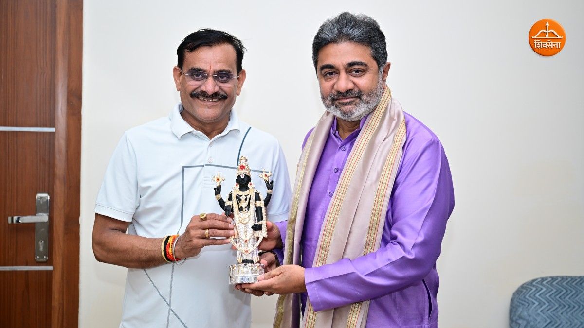 Dr. Abhishek Verma Holds Warm Personal Meeting with MP & Senior BJP Leader Shri V.D. Sharma