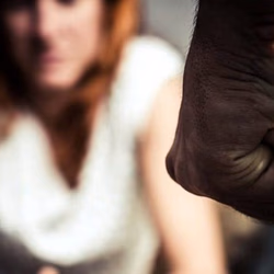 Por lesiones y violencia contra su madre, FGE investigó a sujeto