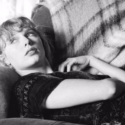 Taylor Swift iguala el récord de Whitney Houston en la lista Billboard