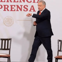 AMLO dice que sus trajes los confecciona un sastre de Ecatepec