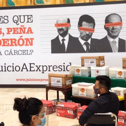 Diputados de Morena entregan alrededor de 300 mil firmas para enjuiciar a expresidentes