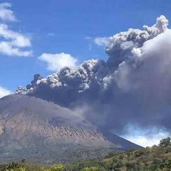 Volcán San Cristóbal registra explosiones
