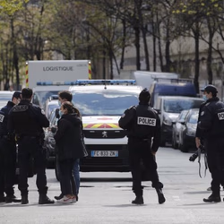 Un muerto y un herido, saldo de tiroteo a las afueras de un hospital en París
