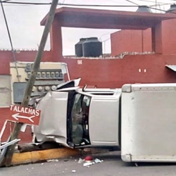 Conductor arrolla a adulto mayor que esperaba su vacuna en la 25 Zona Militar