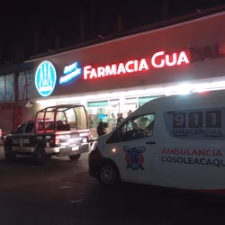 Empleado de una Farmacia Guadalajara muere luego de forcejear con clientes 
