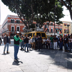 Comerciantes de Amalucan se manifiestan frente al Palacio Municipal/ Foto: Anel Esgua/ ES imagén,mx 
