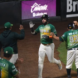 Pericos cazan a los Leones en el primer juego de la serie
