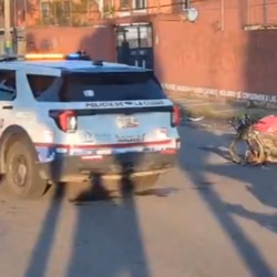 Joven motociclista pierde la vida por viajar sin casco y a exceso de velocidad en Bosques de San Sebastián