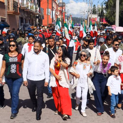 Tonantzin Fernández lidera el tradicional Desfile de Independencia