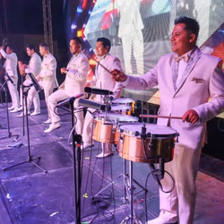 La Sonora Santanera puso a bailar a grandes y chicos en la Gran Feria de Cholula