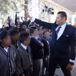 Impulsa Armenta paneles solares en escuelas