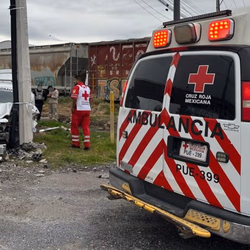 Patrulla de la Guardia Nacional queda destrozada tras ser impactada por el tren