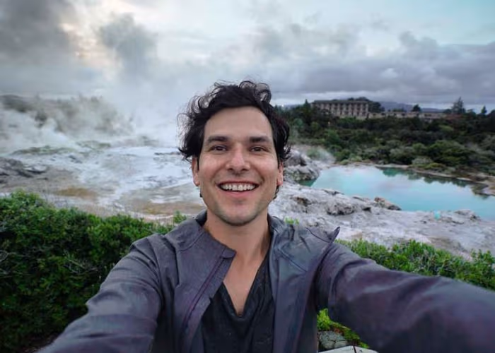 Alan Estrada asesora a viajeros en época de coronaviris