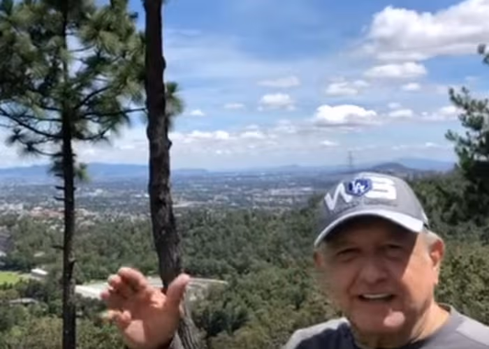 López Obrador se ejercita en Tlalpan y presume vista de la CDMX