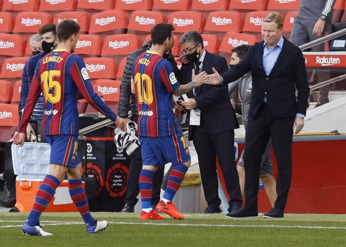 El VAR solo en contra del Barcelona, dice Koeman