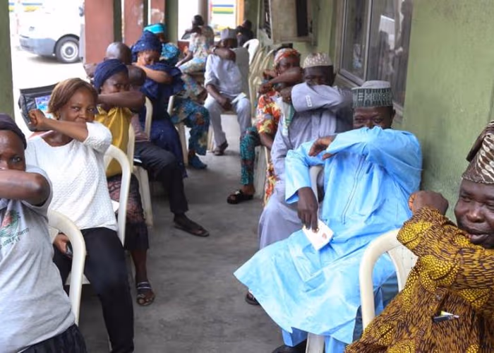 Preocupaciones en África por rumores y desinformación de vacuna AstraZeneca