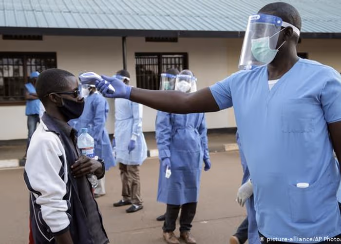 Casos de COVID-19 aumentan en África; OMS solicita más vacunas para el continente