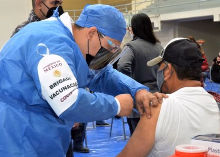 López Obrador destaca que contagios de COVID-19 en el país van a la baja