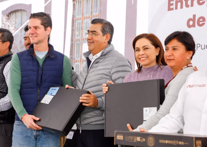 Entrega de computadoras, SEDIF/ Foto: Especial 
