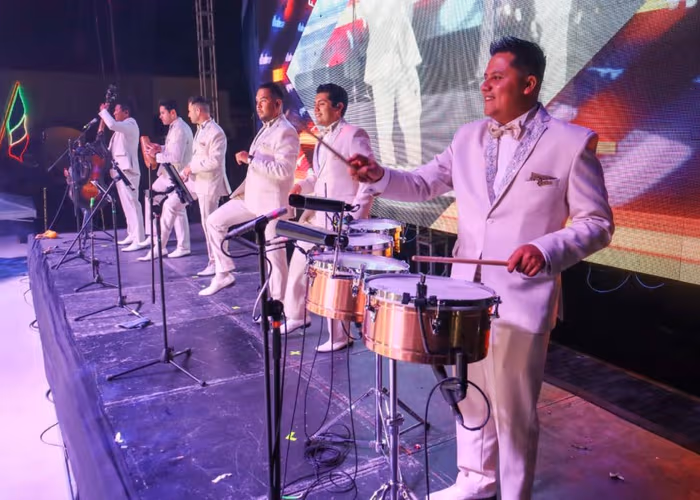 La Sonora Santanera puso a bailar a grandes y chicos en la Gran Feria de Cholula