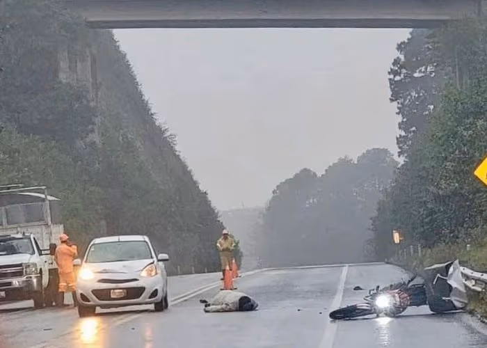 Motociclista pierde la vida tras impactarse con un auto en la Teziutlán-Virreyes