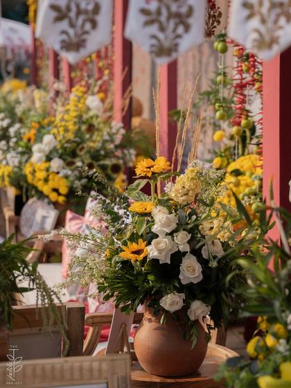 Floral detail and Lounge — Mehendi decor — The Leela Jaipur