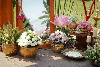 Floral detail and Photo-op — Mehendi decor — Mulberry Shades Bengaluru
