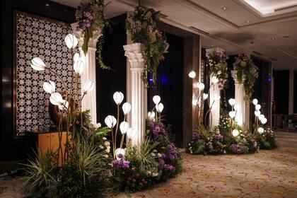 Aisle / Walkway and Floral detail — Reception decor — Shangri-La Bengaluru