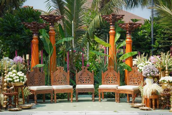 Manya & Sharan: pelikuthuru décor at Mulberry Shades Bengaluru