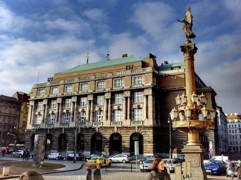 Карлов университет 