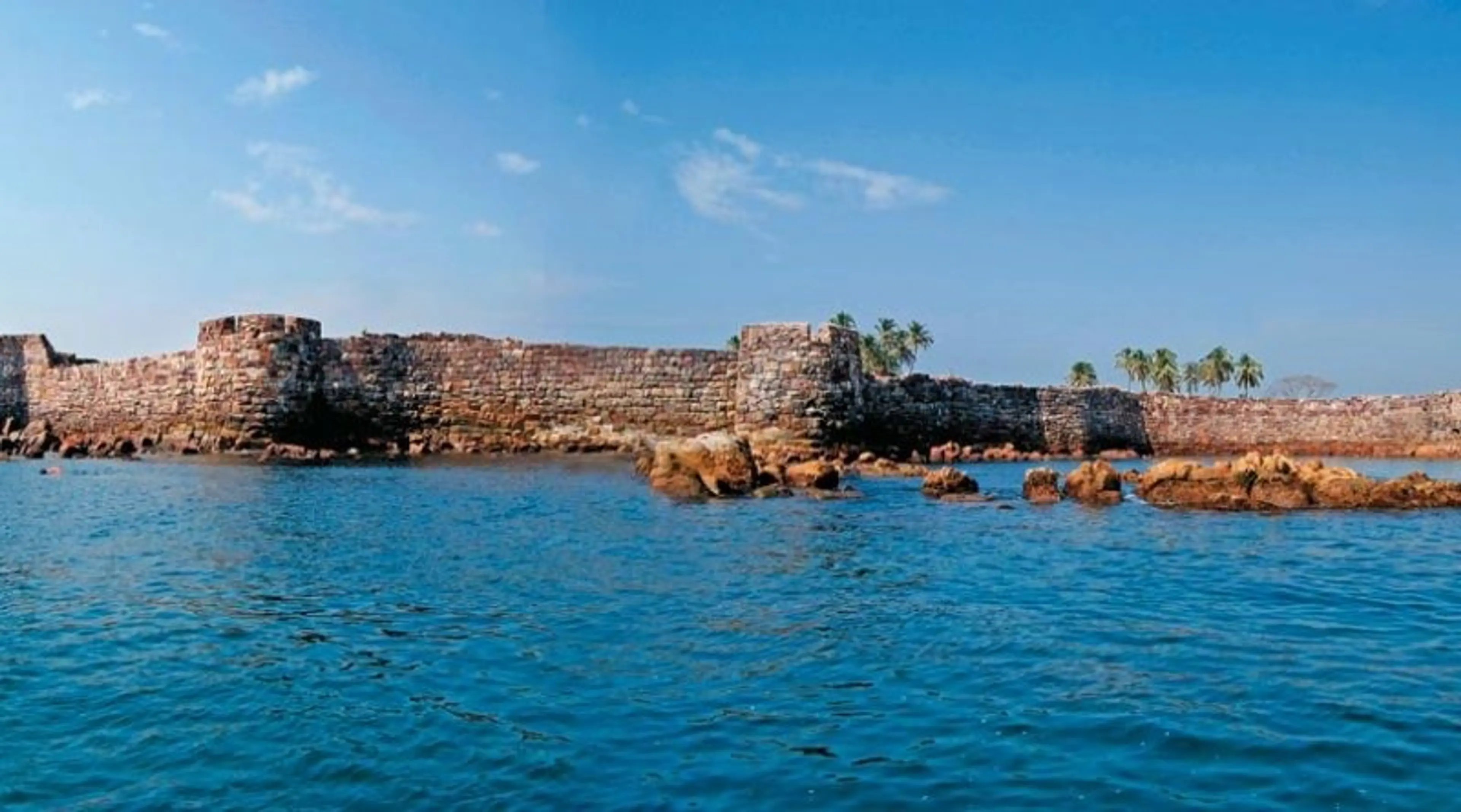 Explore Sindhudurg Fort and Malvan Coastal Experience