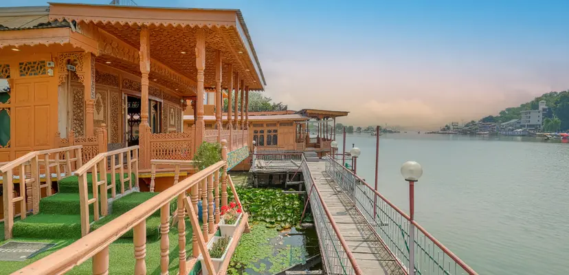 Prince of Kashmir, villas in Srinagar
