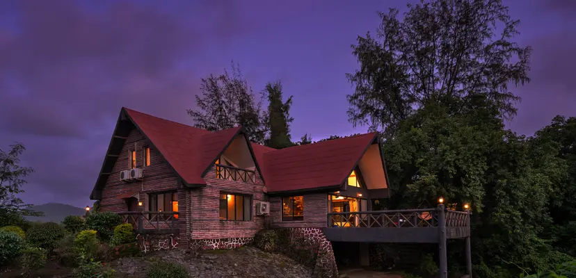 Cabin in the Woods, villas in Boisar 