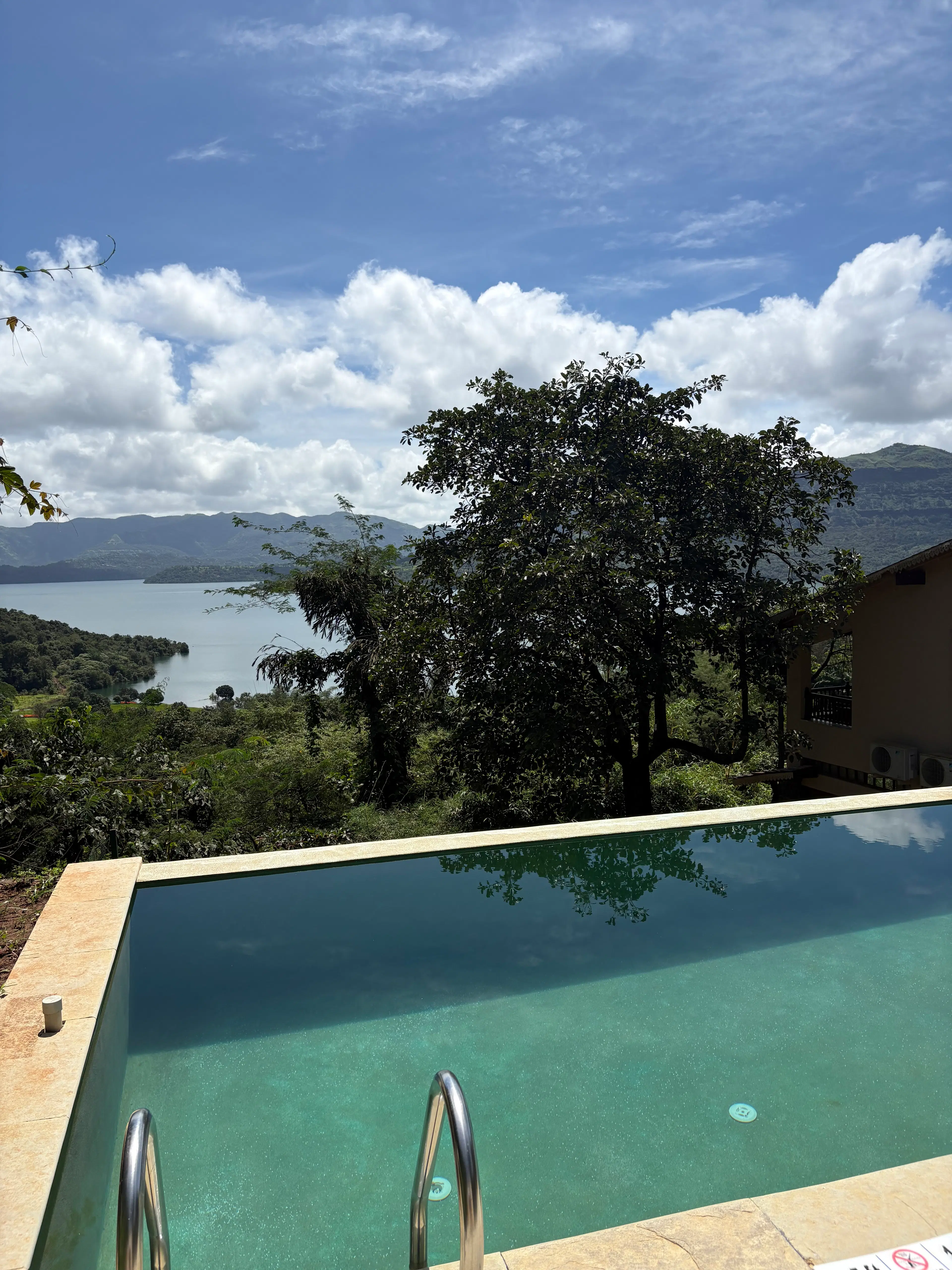 1759938998536858413