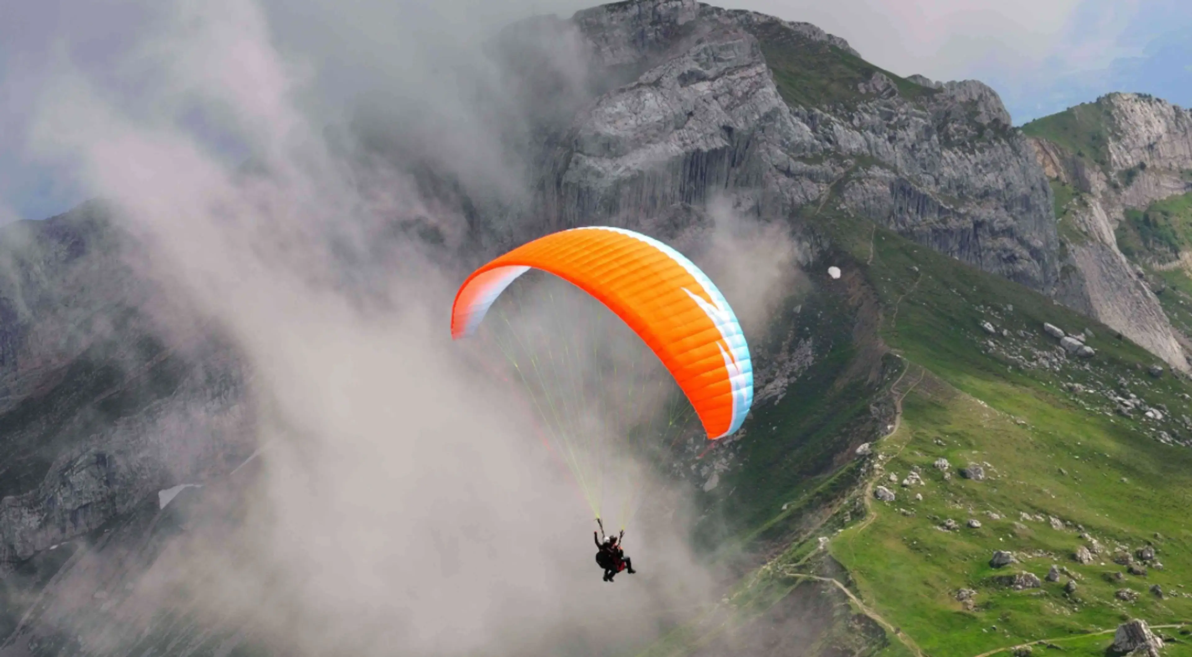 Paragliding 