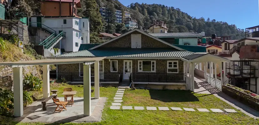 MulberryVilla ~ Garden, villas in Shimla